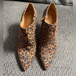 NWOB Jessica Simpson Stiletto Heels Faux Leopard Print Suede Side Zip Size 9.5